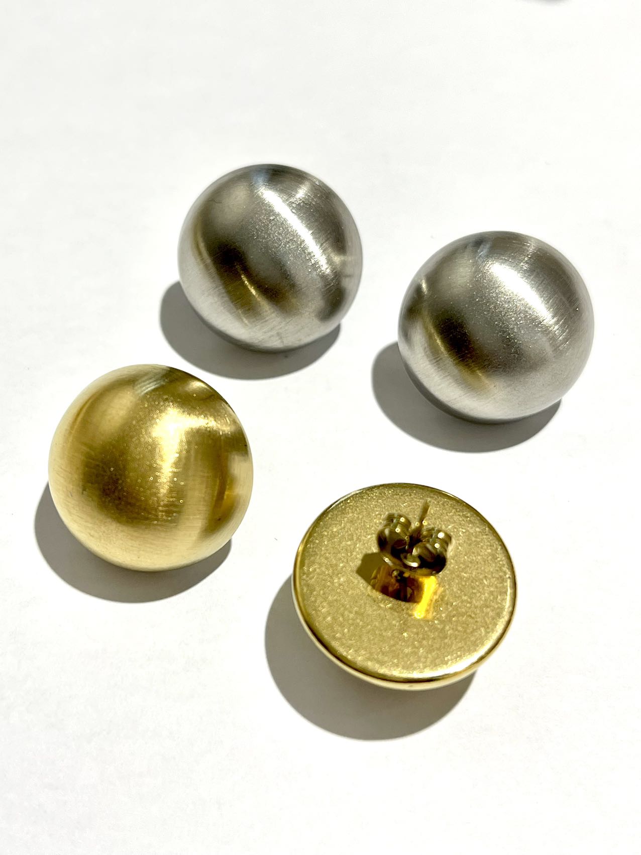 orecchini bottone opaco