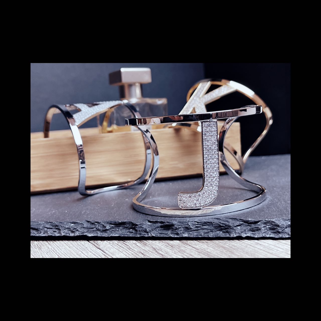 bracciale lettera grande