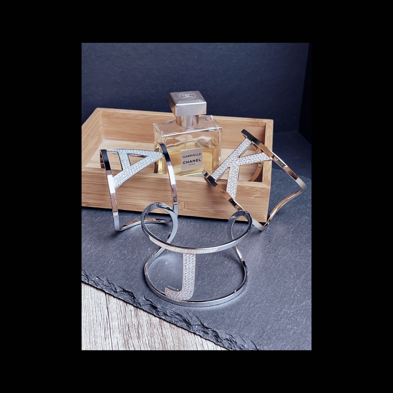 bracciale lettera grande