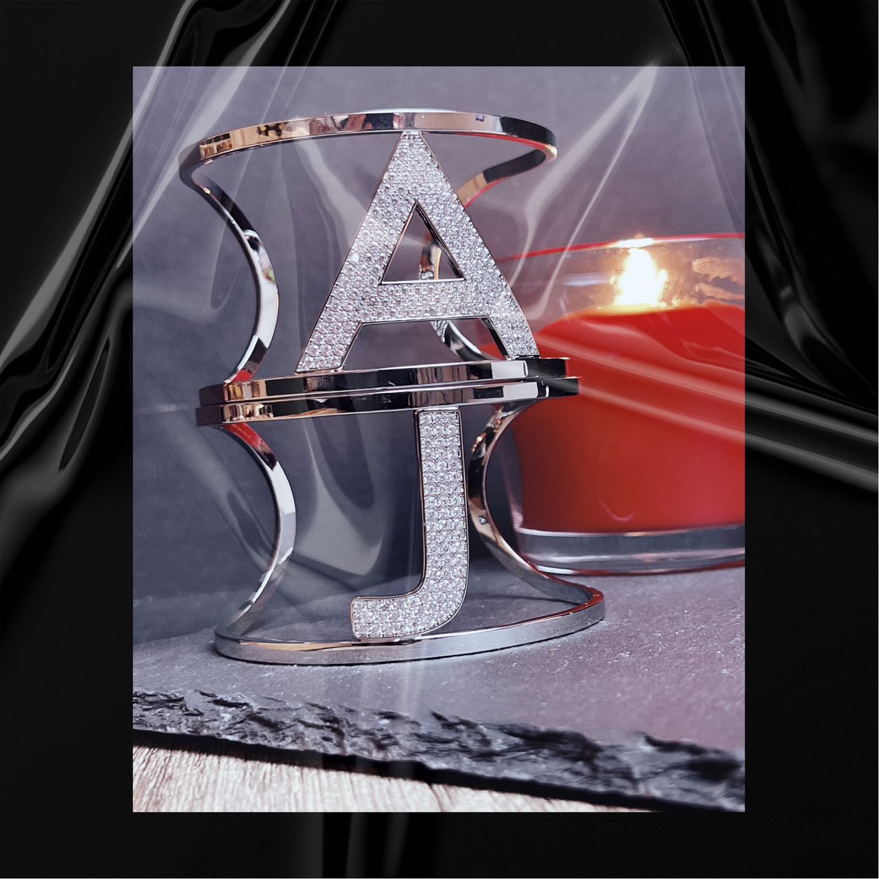 bracciale lettera grande